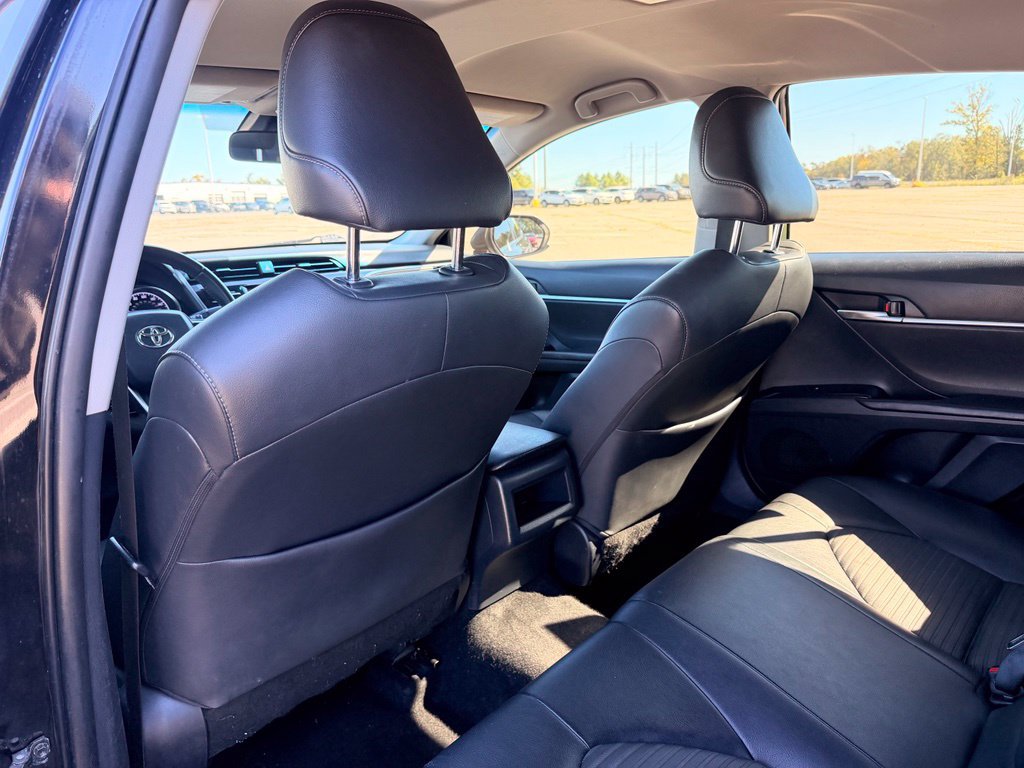 Used 2018 Toyota Camry SE FWD image 18