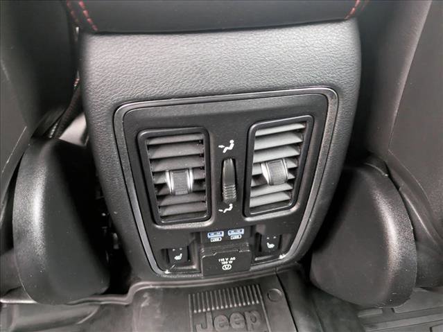 Used 2018 Jeep Grand Cherokee Trailhawk w/ Trailhawk Luxury Group AWD/4WD image 18