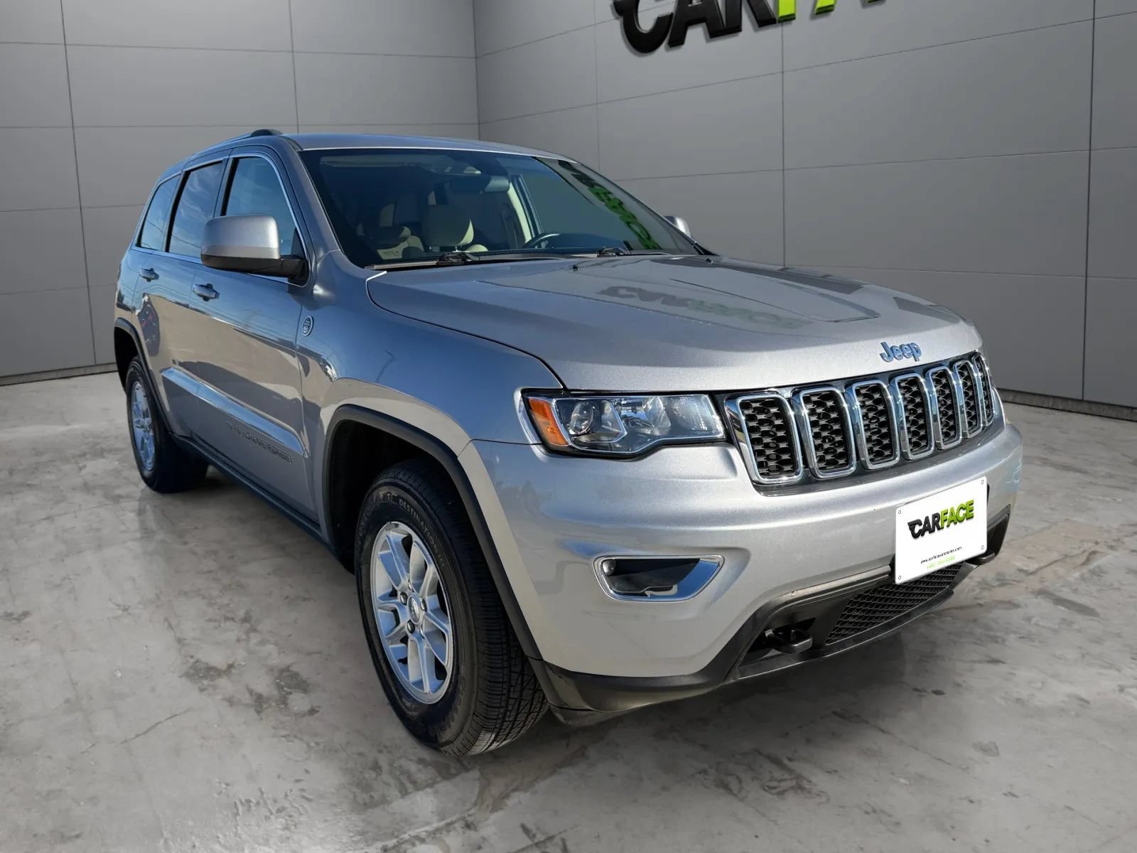 Used 2019 Jeep Grand Cherokee Laredo AWD/4WD image 4