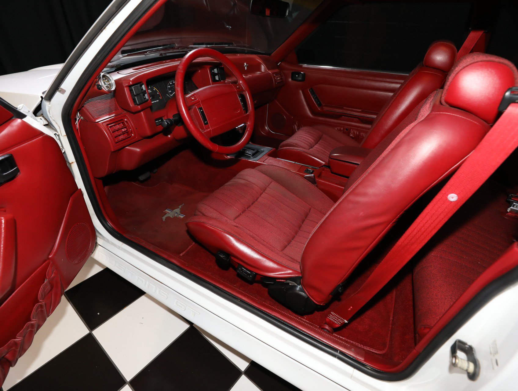 Used 1992 Ford Mustang GT RWD image 3