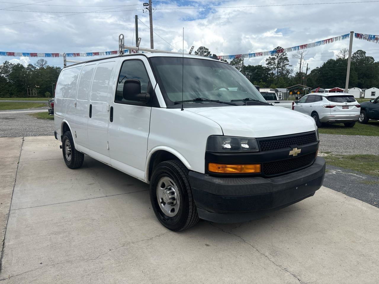 Used 2020 Chevrolet Express 2500 w/ Driver Convenience Package RWD image 3