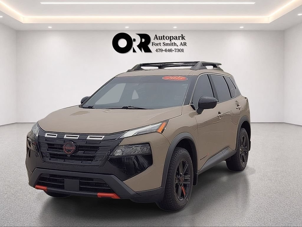 Used 2025 Nissan Rogue SV AWD/4WD image 2