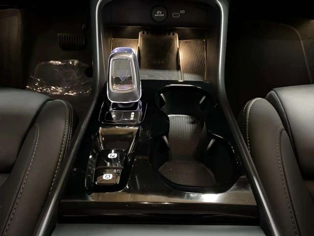 Used 2025 Volvo XC40 B5 Plus image 51