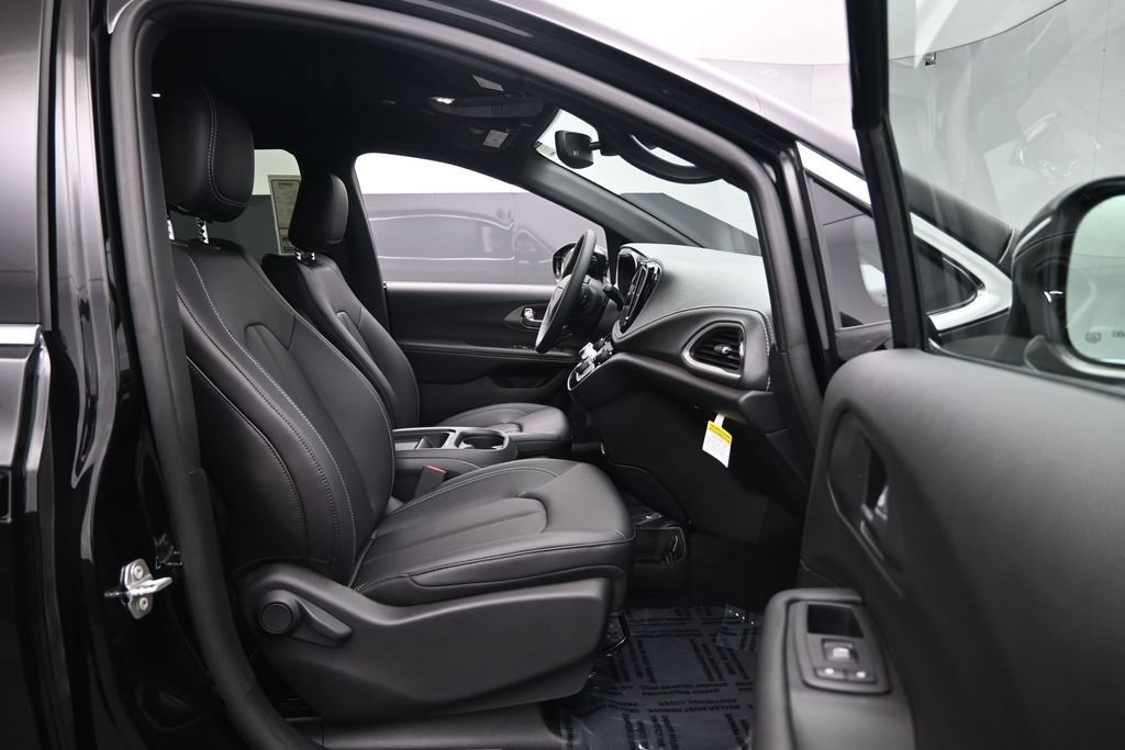 New 2027 Chrysler Pacifica Select FWD image 25