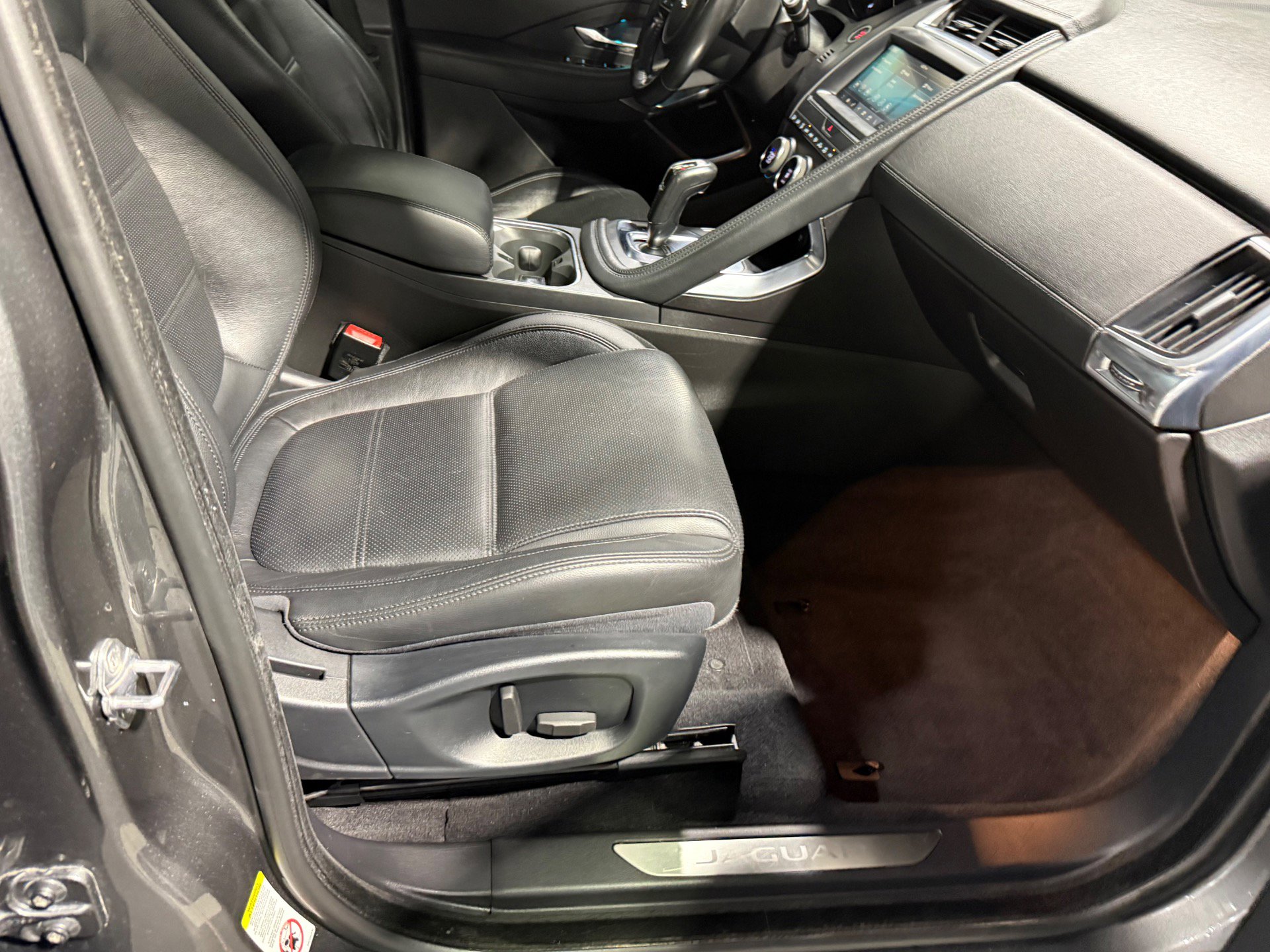 Used 2018 Jaguar E-PACE S image 38