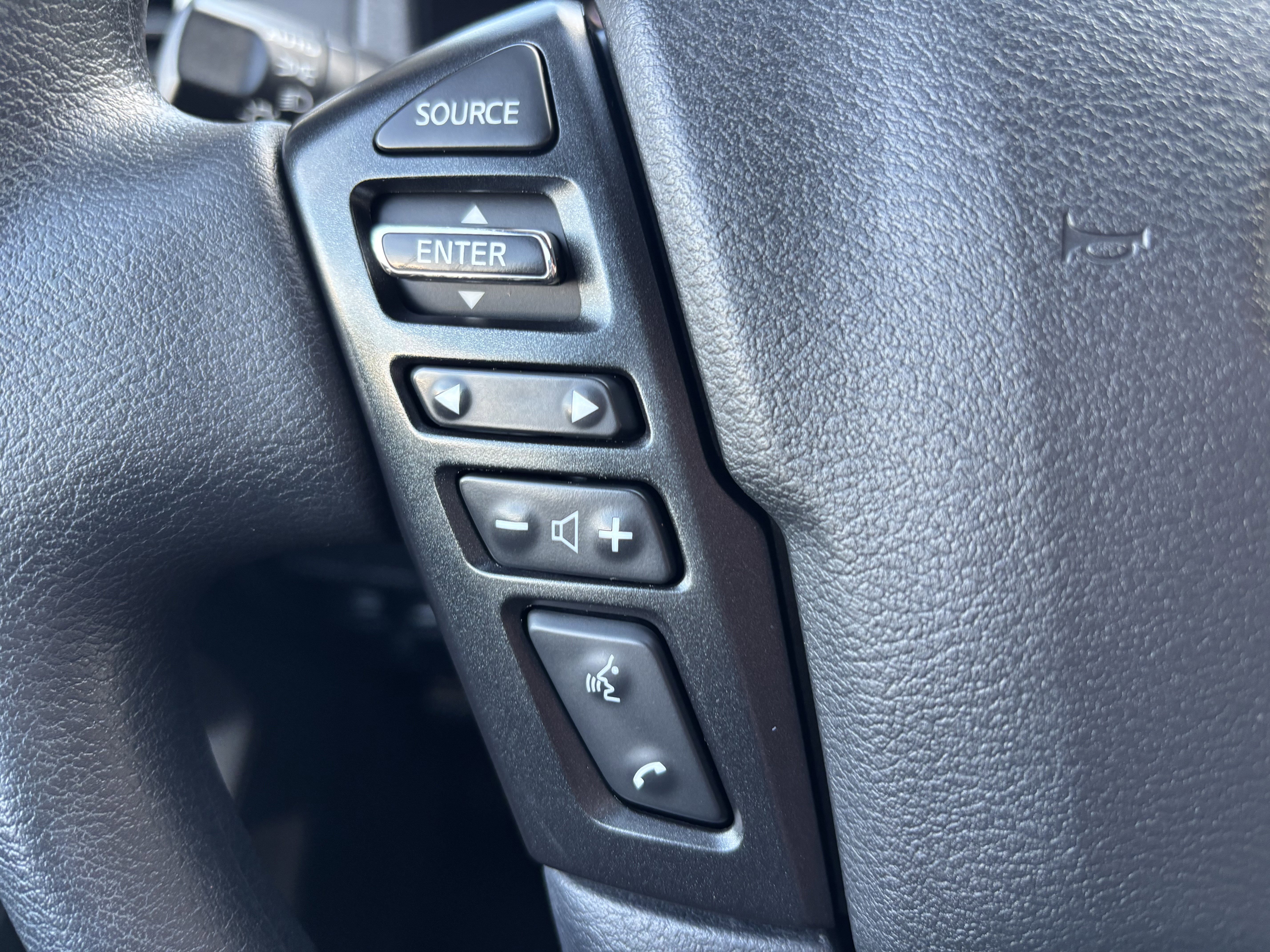 Used 2024 Nissan Frontier SV AWD/4WD image 15