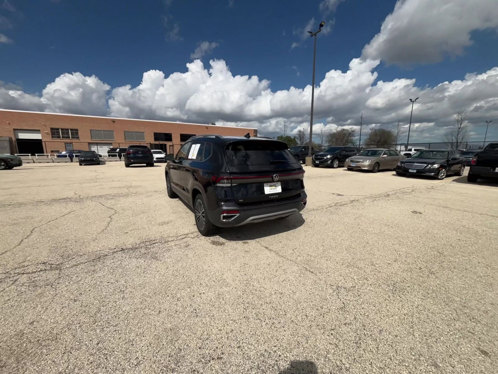 Used 2025 Volkswagen Taos SE FWD image 16