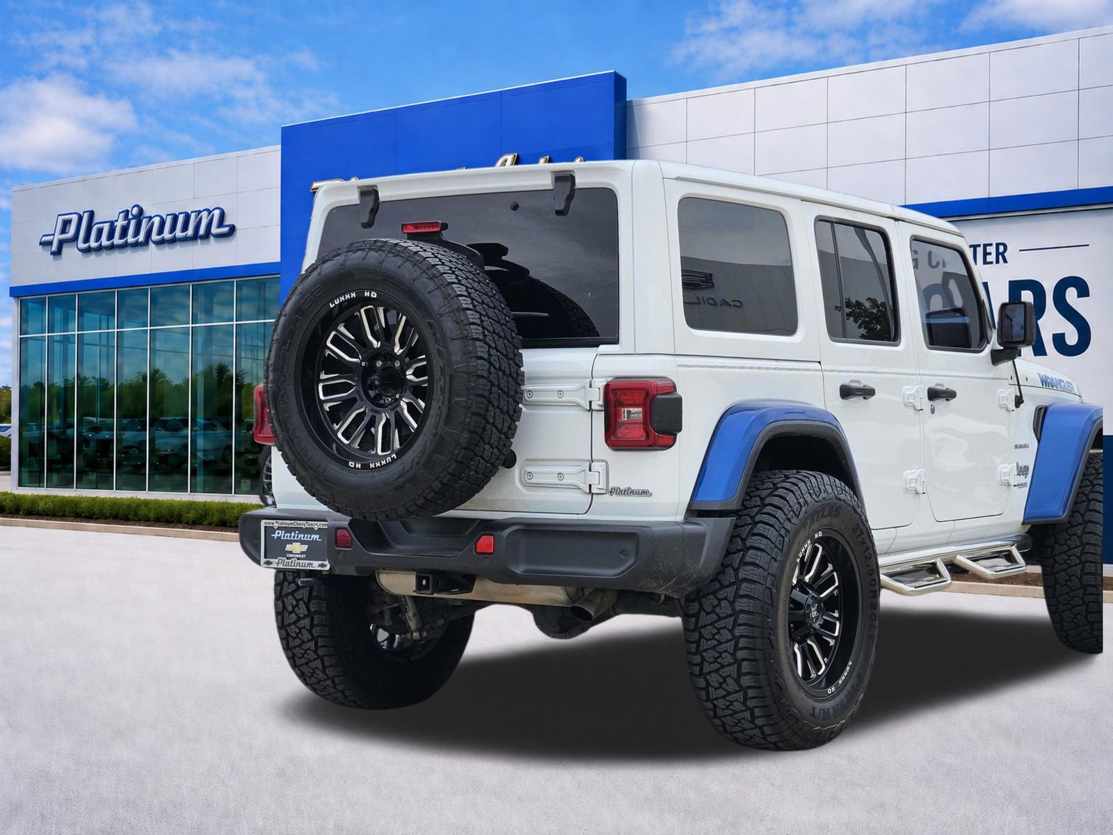 Used 2018 Jeep Wrangler Unlimited Sahara AWD/4WD image 5