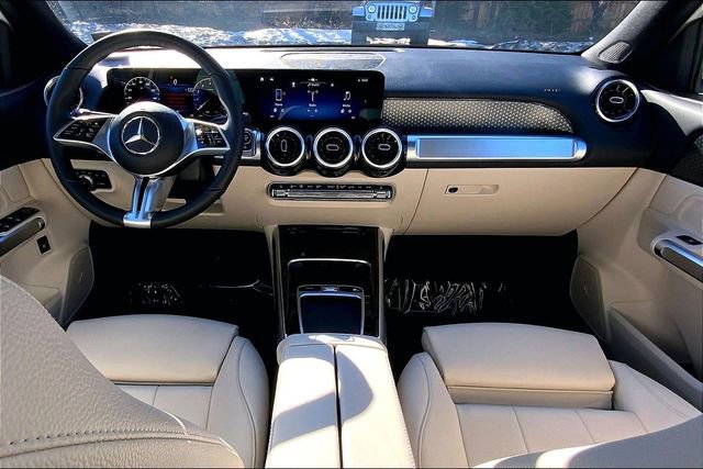 Used 2026 Mercedes-Benz GLB 250 4MATIC image 12