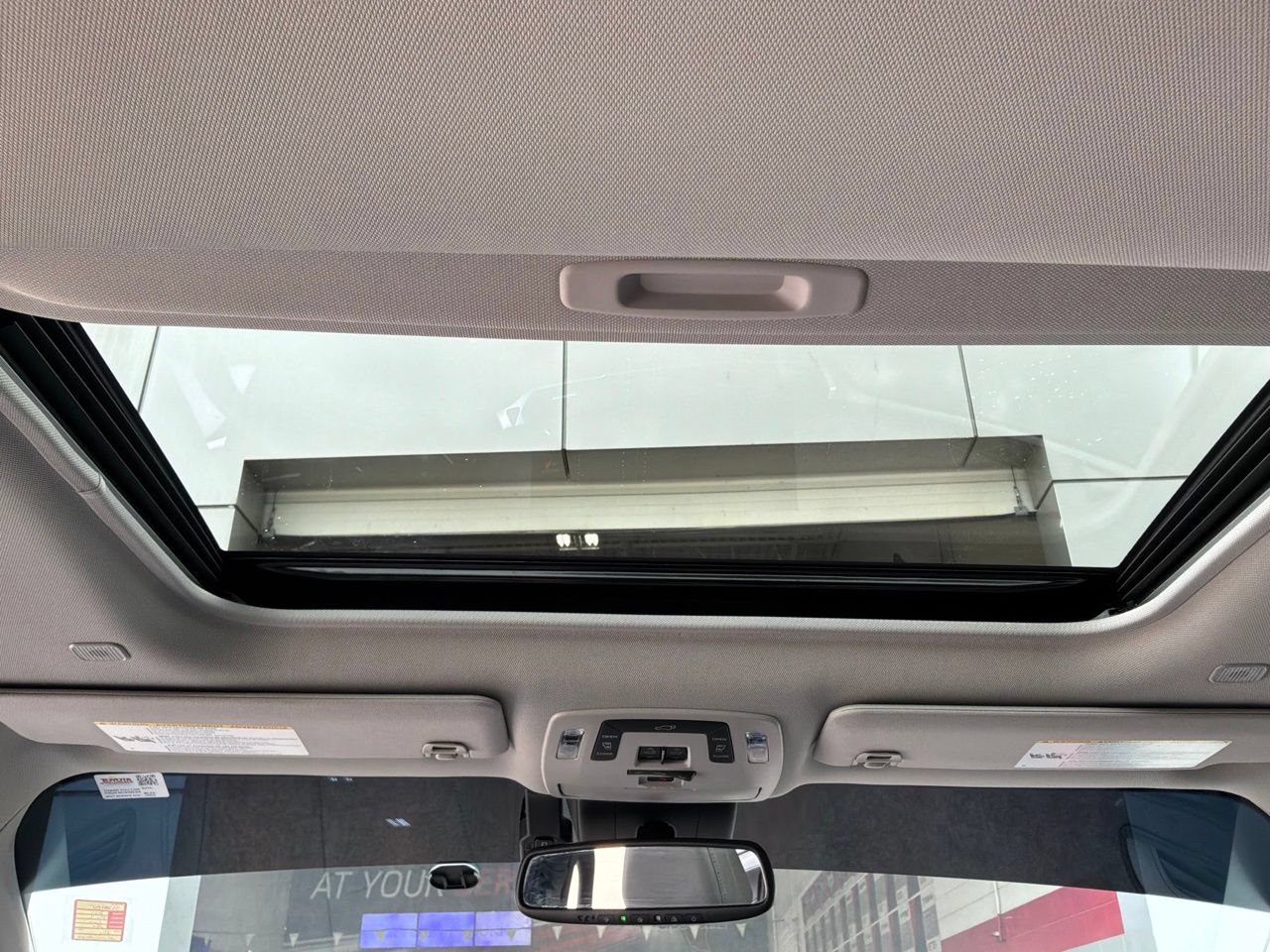 Used 2025 Toyota Sienna XLE FWD image 20