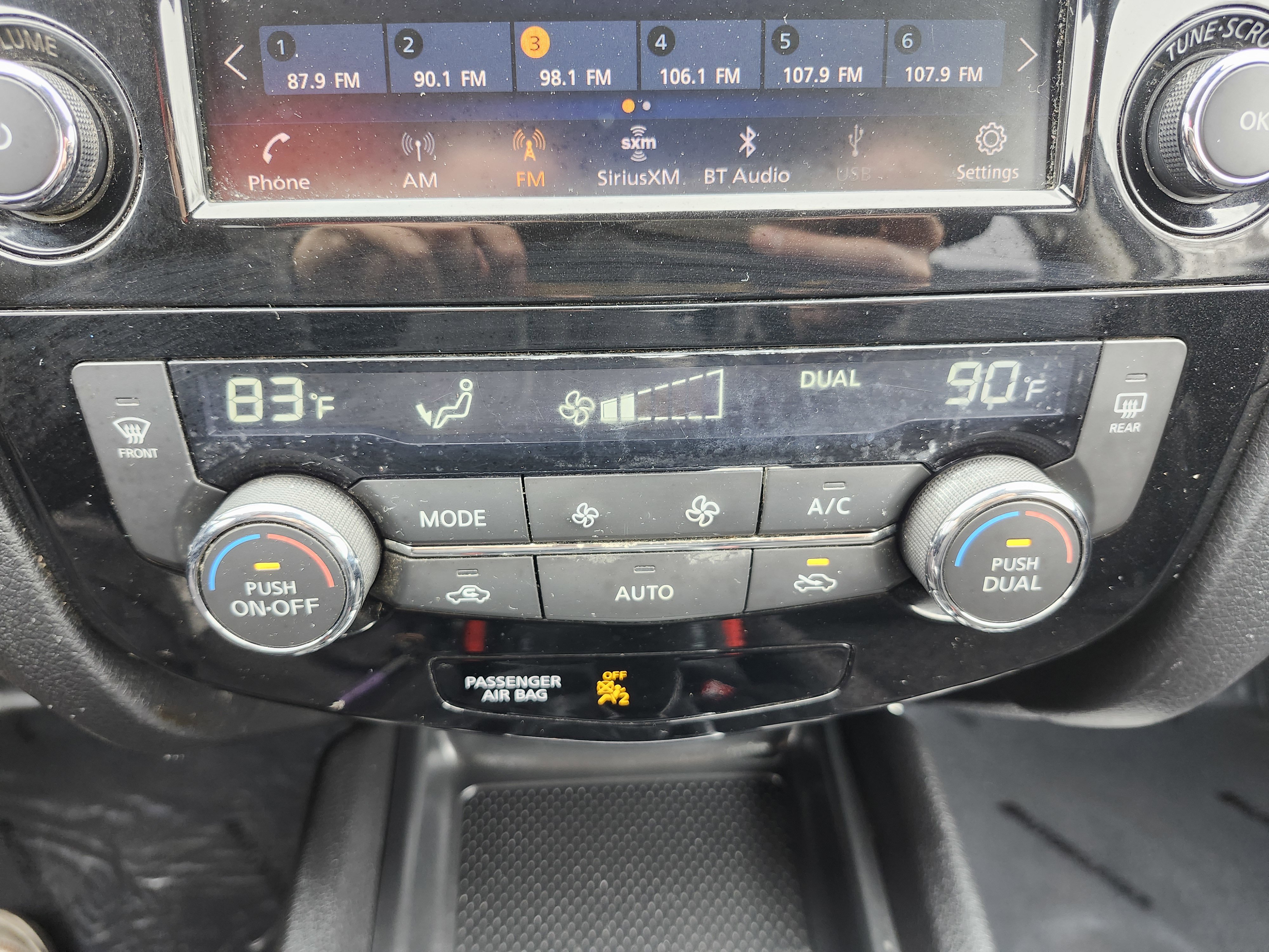 Used 2020 Nissan Rogue SV image 29