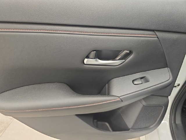 Used 2025 Nissan Sentra SR FWD image 17