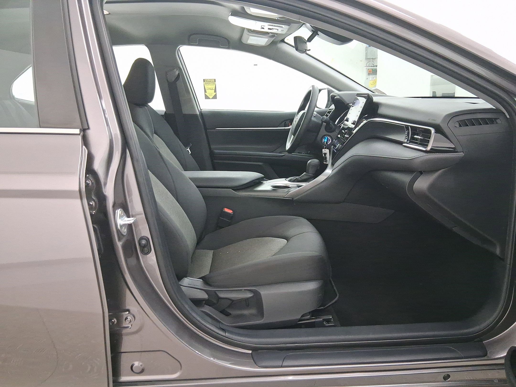 Used 2021 Toyota Camry LE image 29