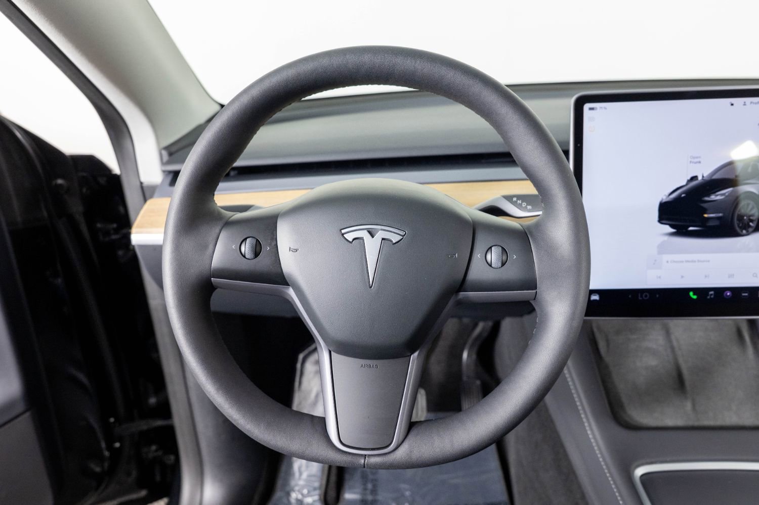 Used 2024 Tesla Model Y AWD image 31