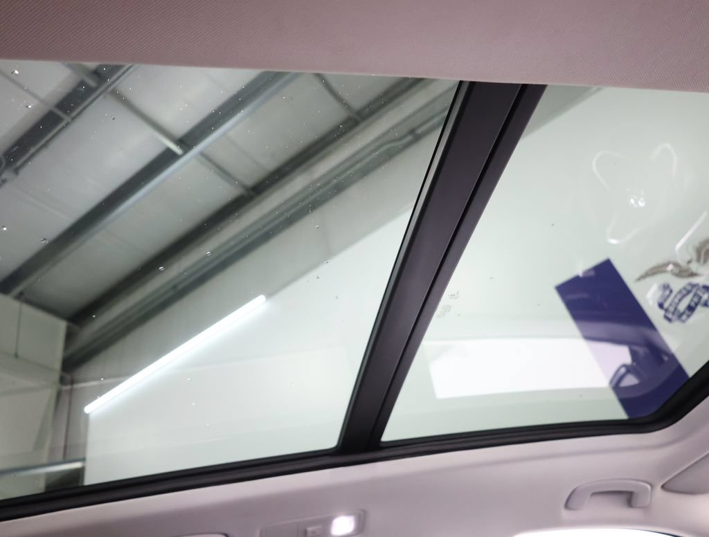 Used 2024 Volkswagen Tiguan SE w/ Panoramic Sunroof Package AWD/4WD image 25