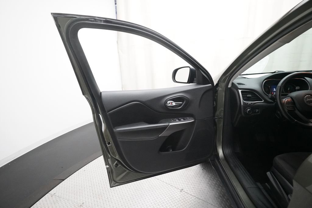 Used 2019 Jeep Cherokee Sport w/ Cold Weather Group image 27