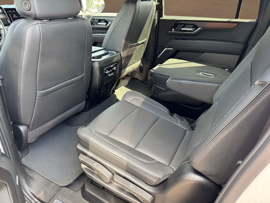 Used 2025 GMC Yukon XL Denali AWD/4WD image 19