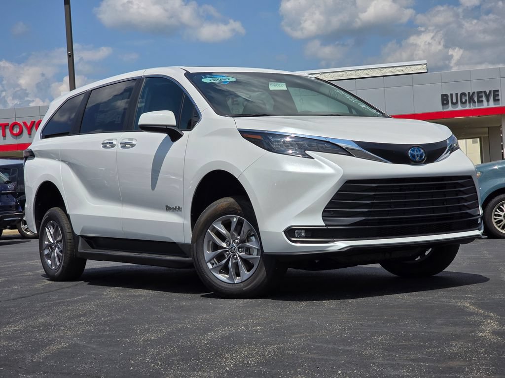 Used 2025 Toyota Sienna XLE FWD 360° Tour