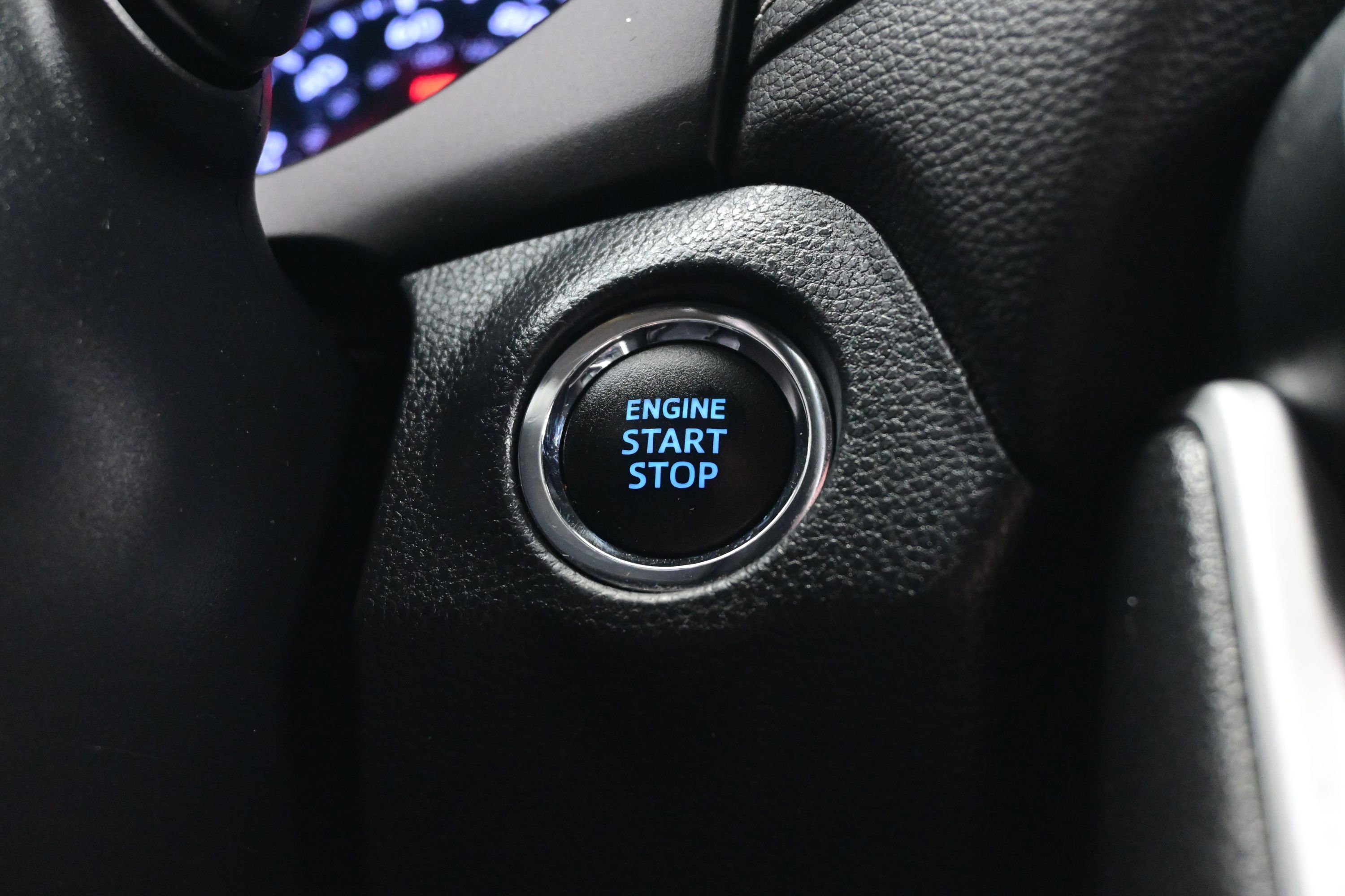 Used 2020 Toyota RAV4 XLE Premium FWD image 22
