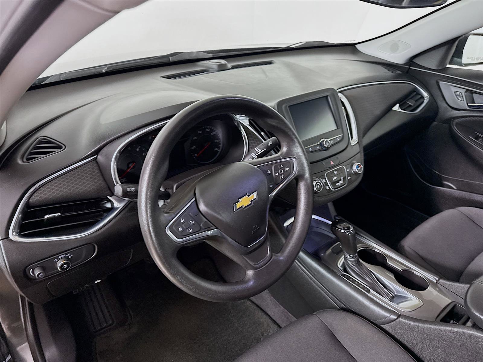 Used 2017 Chevrolet Malibu LT image 22