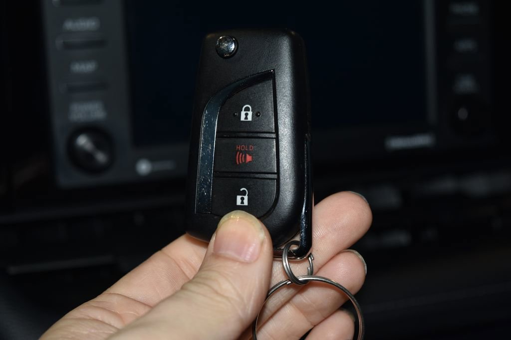 Used 2021 Toyota RAV4 LE image 19