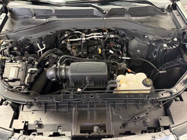 Used 2022 Ford Explorer XLT w/ Equipment Group 202A AWD/4WD image 43