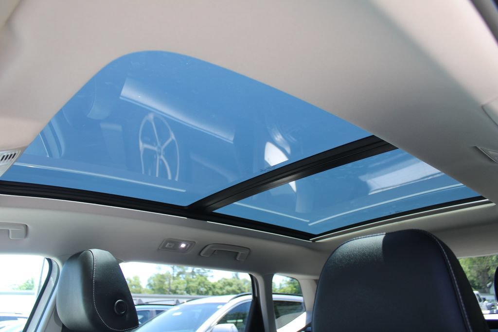 Used 2023 Volkswagen Taos SE w/ Panoramic Sunroof Package FWD image 56