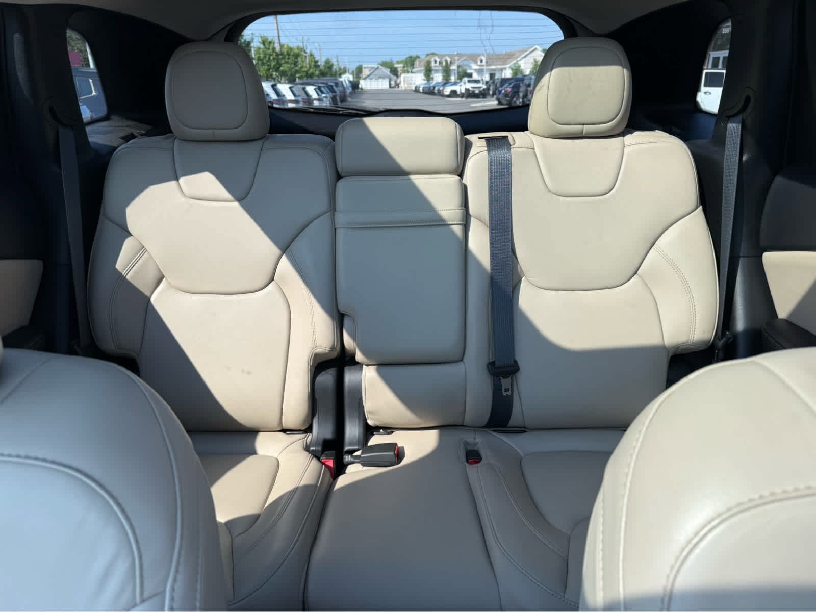Used 2016 Jeep Cherokee Limited AWD/4WD image 26