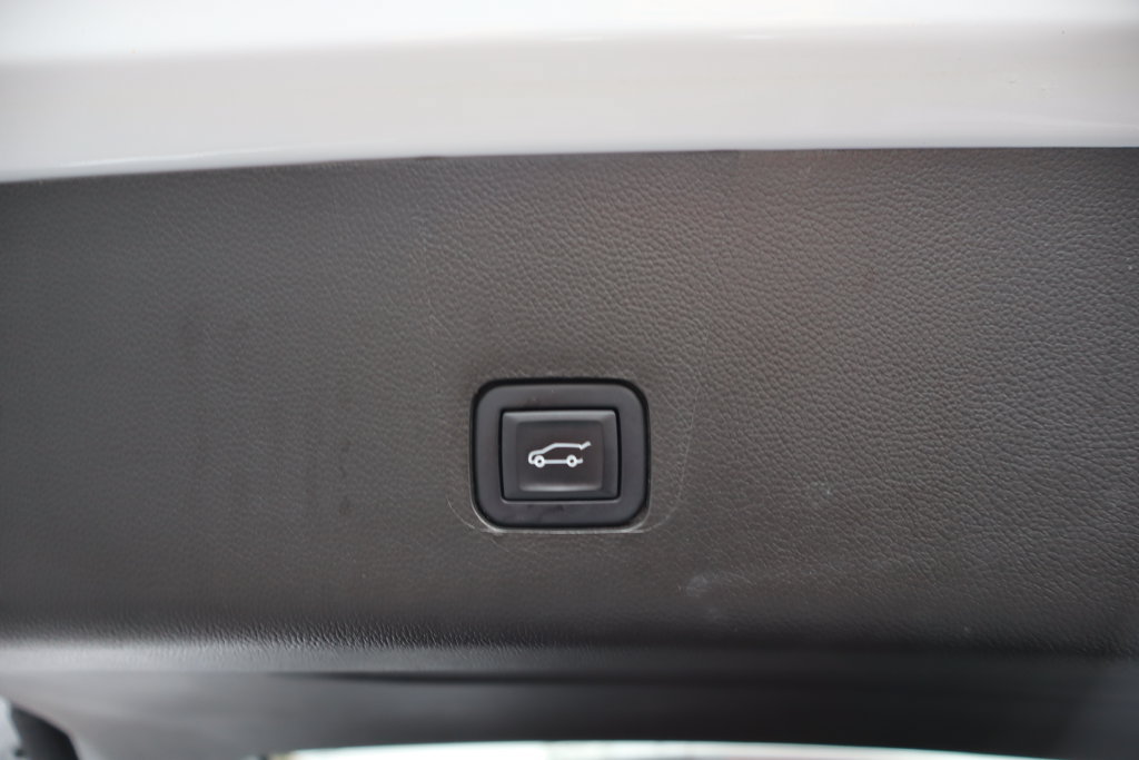 Used 2022 Chevrolet Traverse Premier w/ Redline Edition AWD/4WD image 39