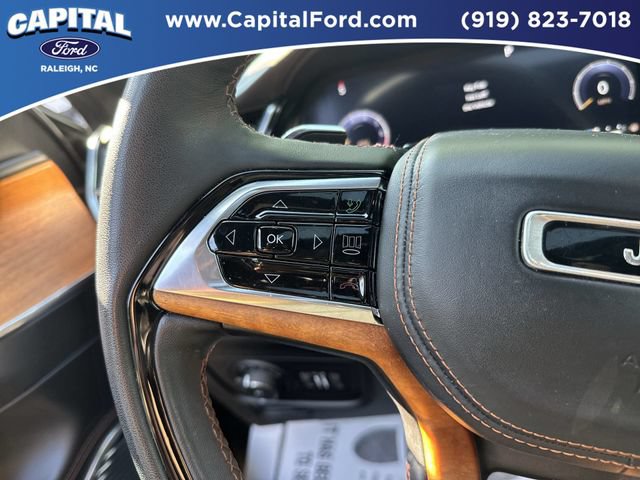 Used 2023 Jeep Grand Cherokee Summit AWD/4WD image 23
