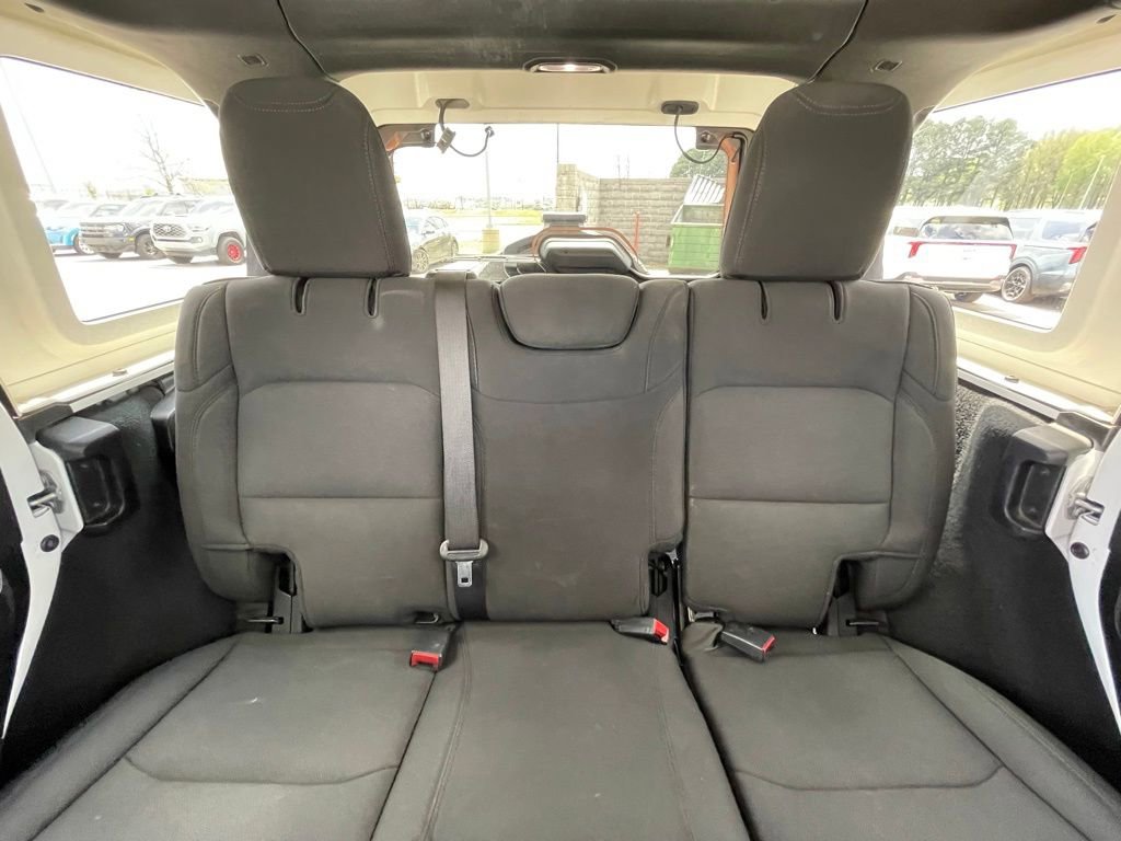 Used 2022 Jeep Wrangler Unlimited Sahara image 29