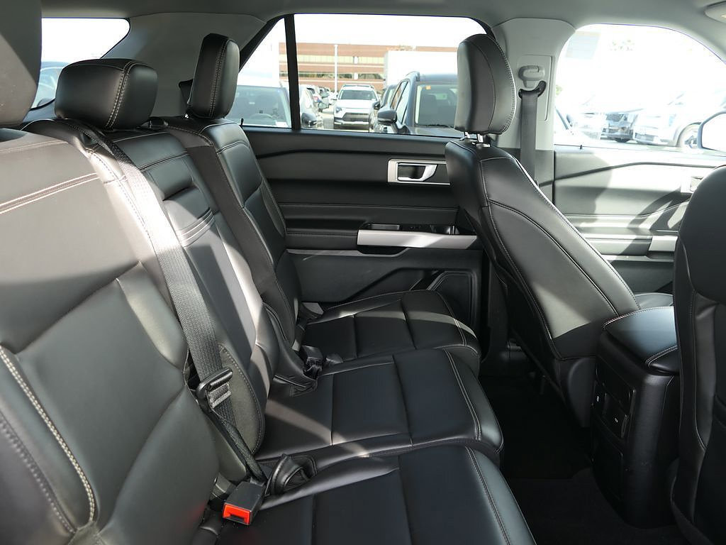 Used 2024 Ford Explorer XLT w/ Equipment Group 202A AWD/4WD image 23