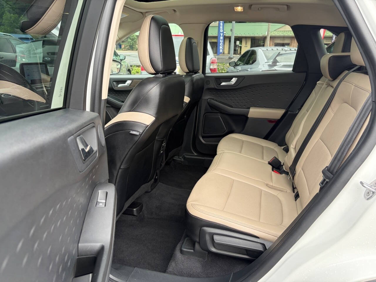 Used 2020 Ford Escape Titanium AWD/4WD image 28