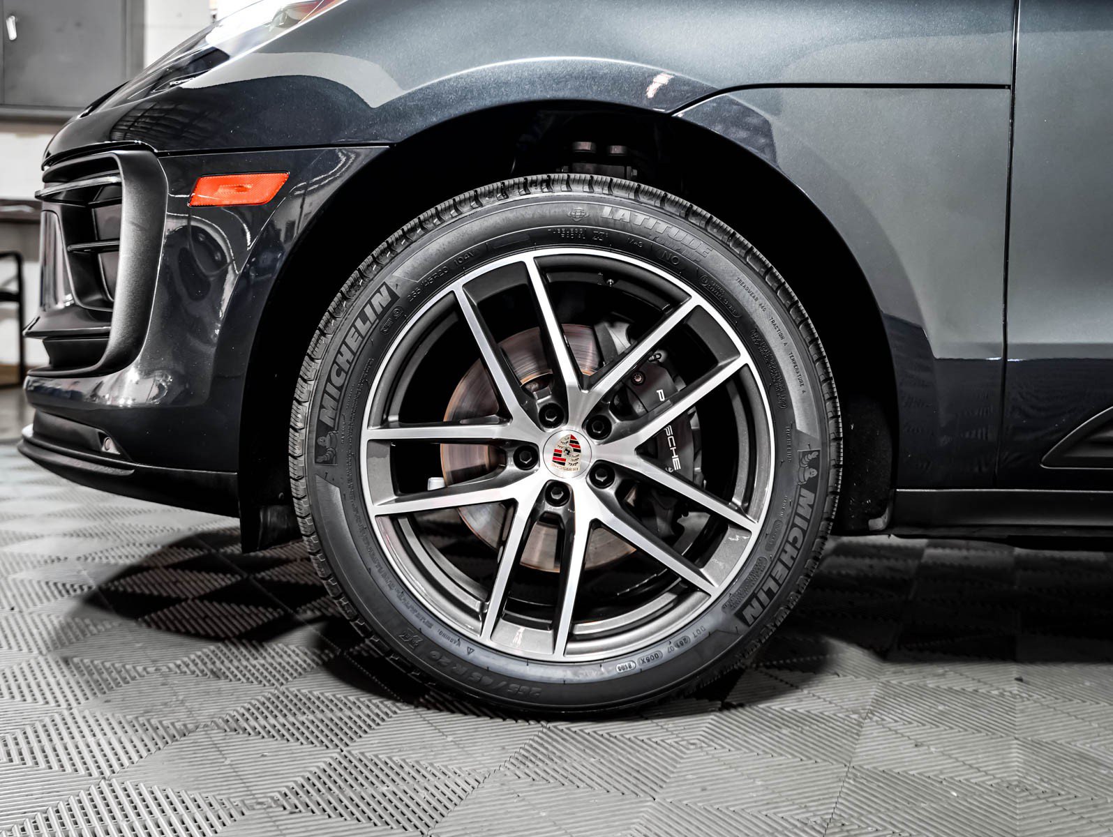 Certified 2024 Porsche Macan w/ Premium Plus Package AWD/4WD image 14