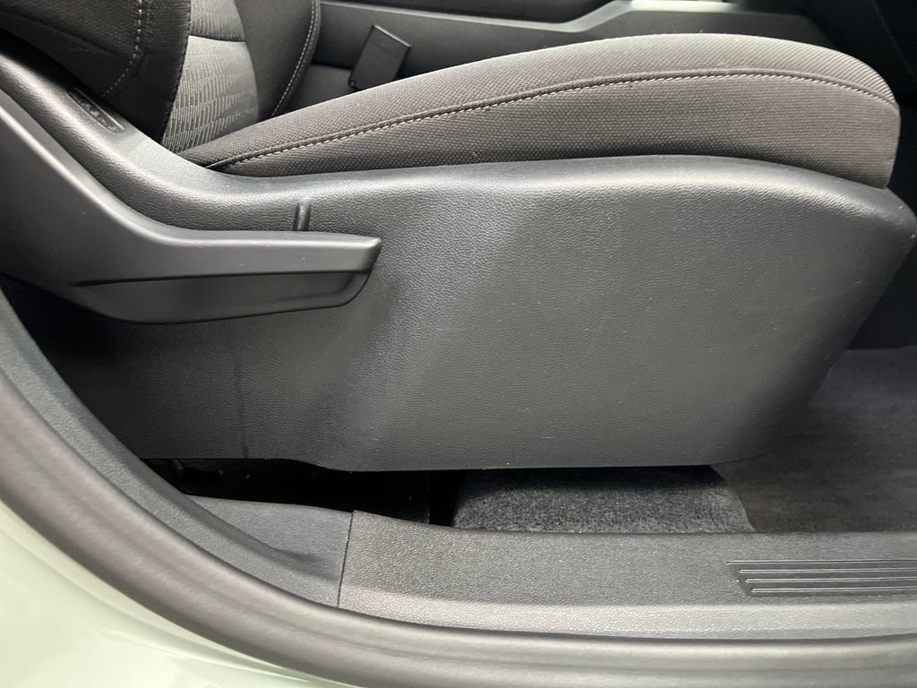 Used 2026 Chevrolet Equinox LT AWD/4WD image 29