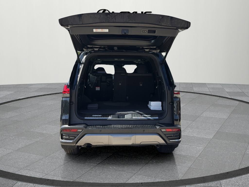 Used 2022 Lexus LX 600 4WD w/ Luxury Package image 19