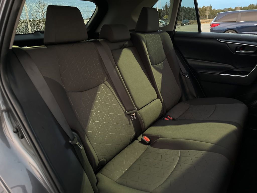Used 2021 Toyota RAV4 XLE image 27