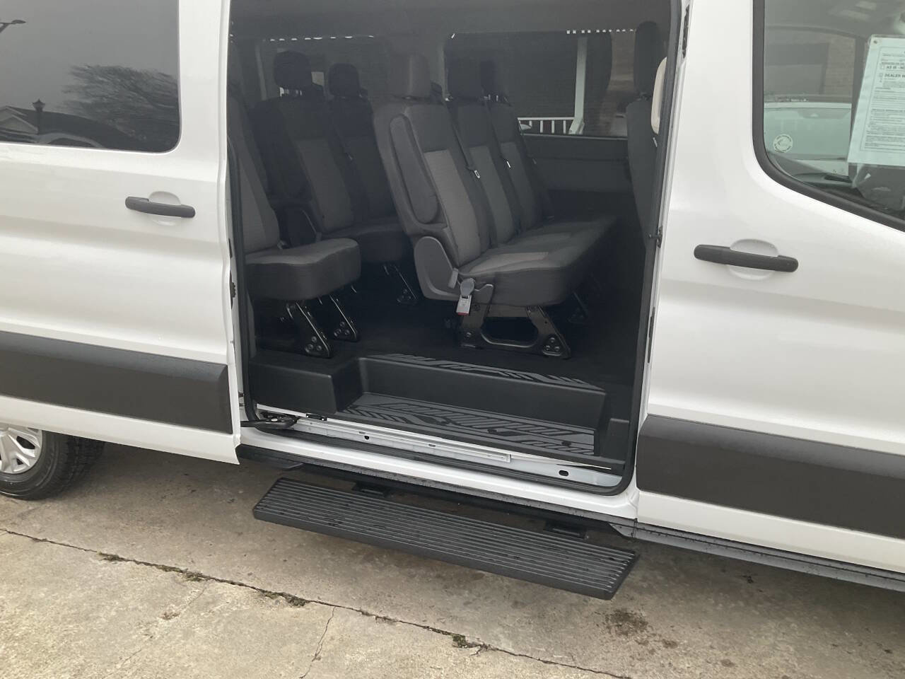 Used 2023 Ford Transit 350 XLT image 8