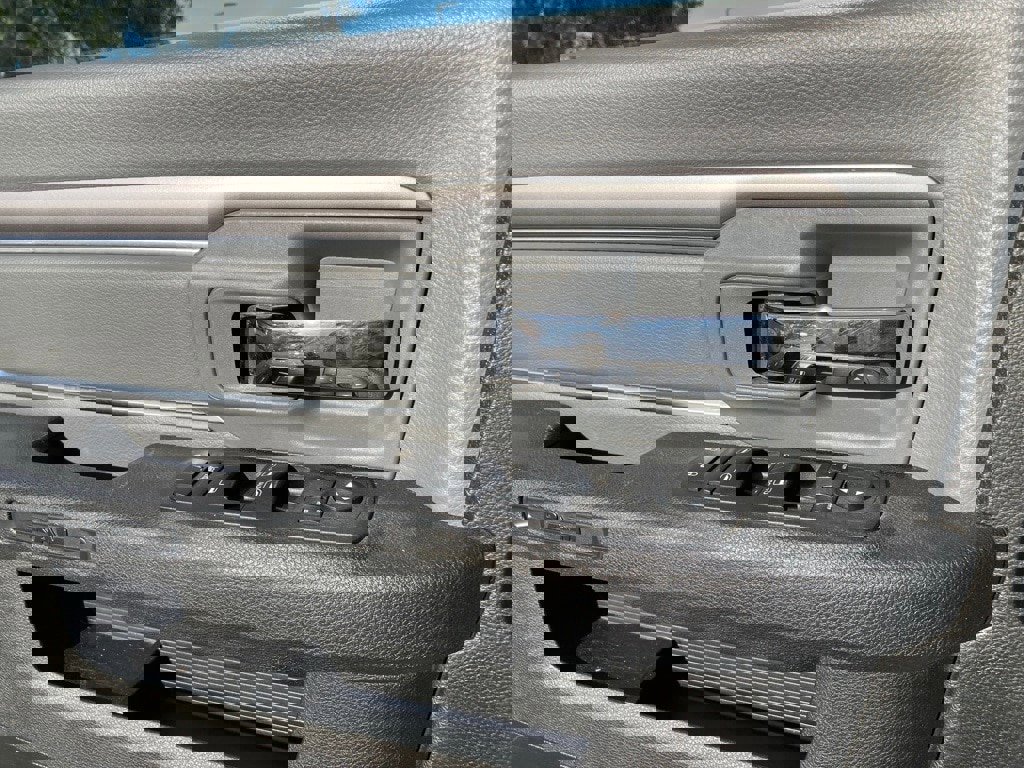 Used 2024 RAM 1500 Classic SLT image 12