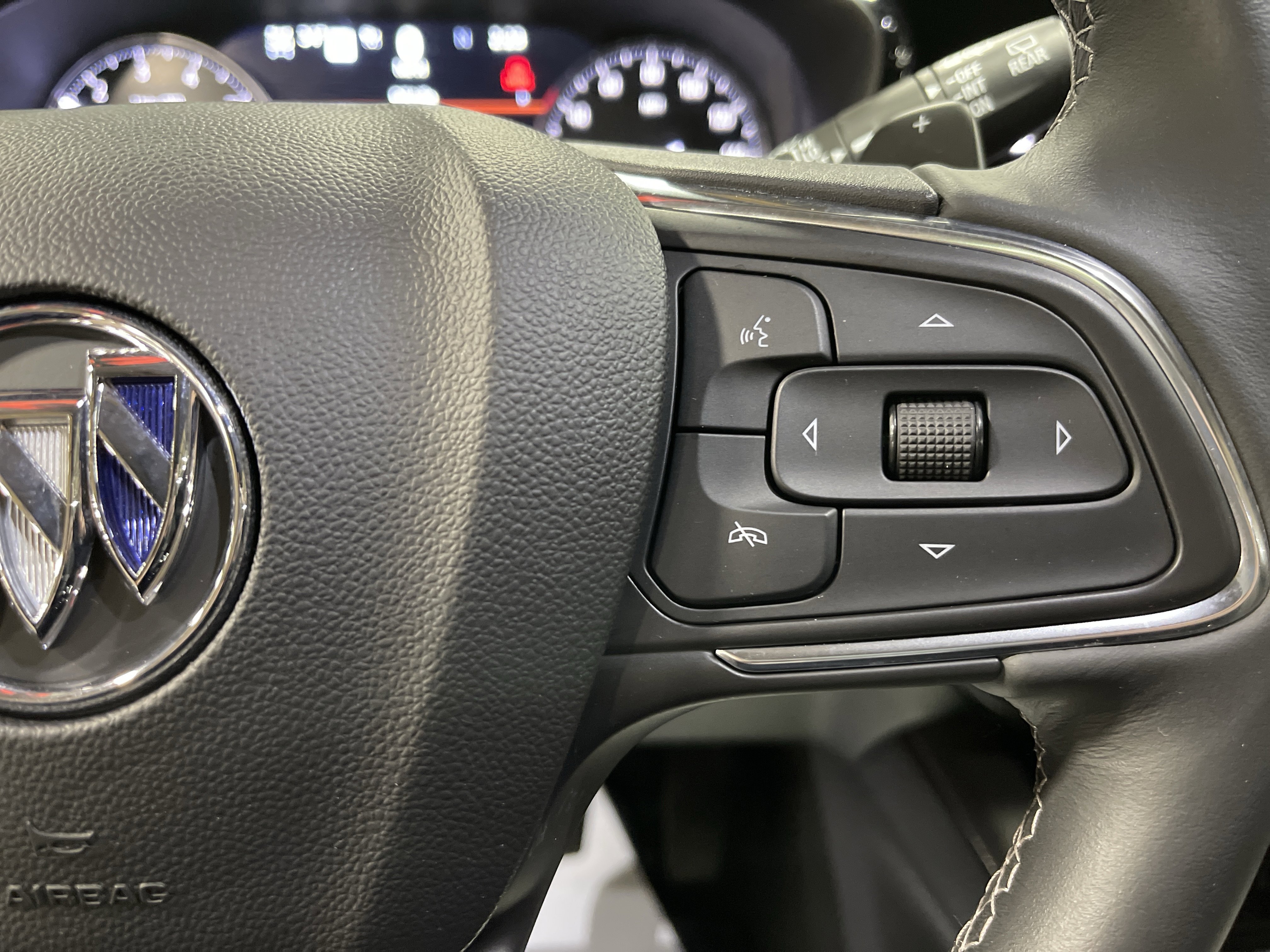 Used 2023 Buick Envision Avenir image 20