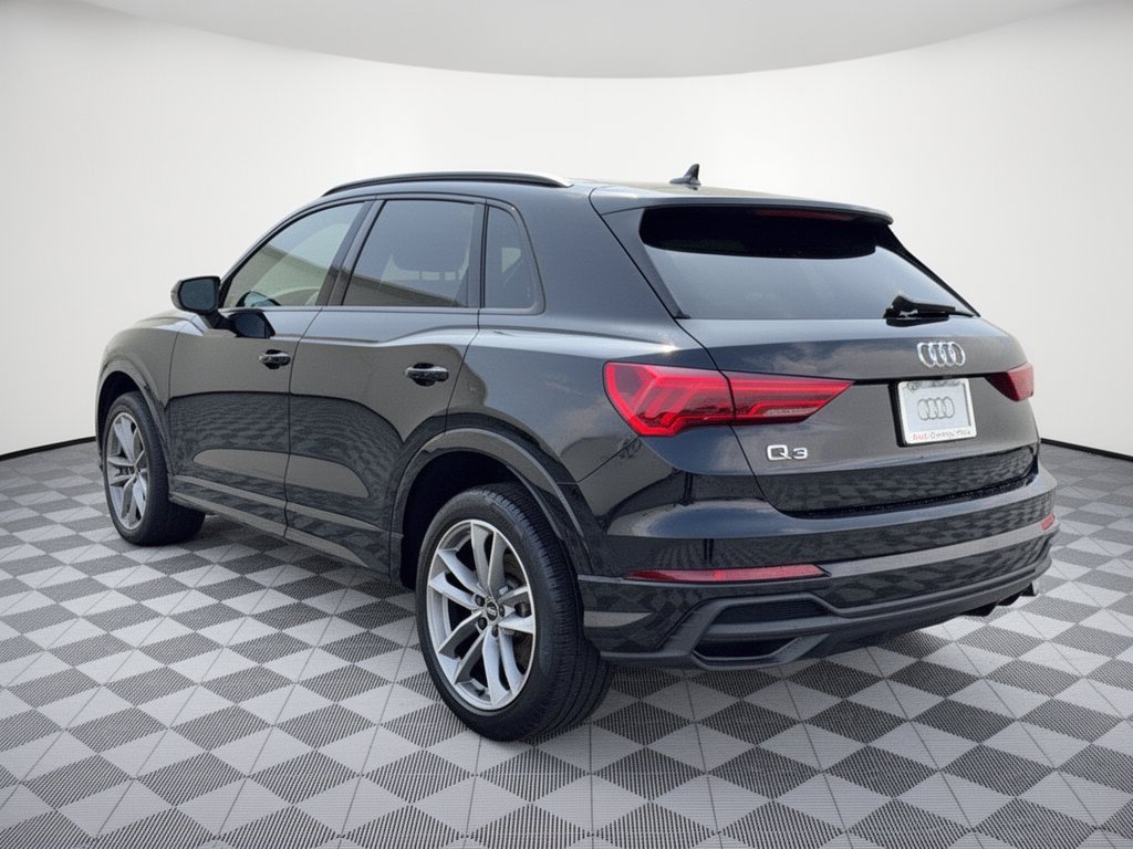 Used 2023 Audi Q3 2.0T Premium w/ Black Optic Sport Package AWD/4WD image 3