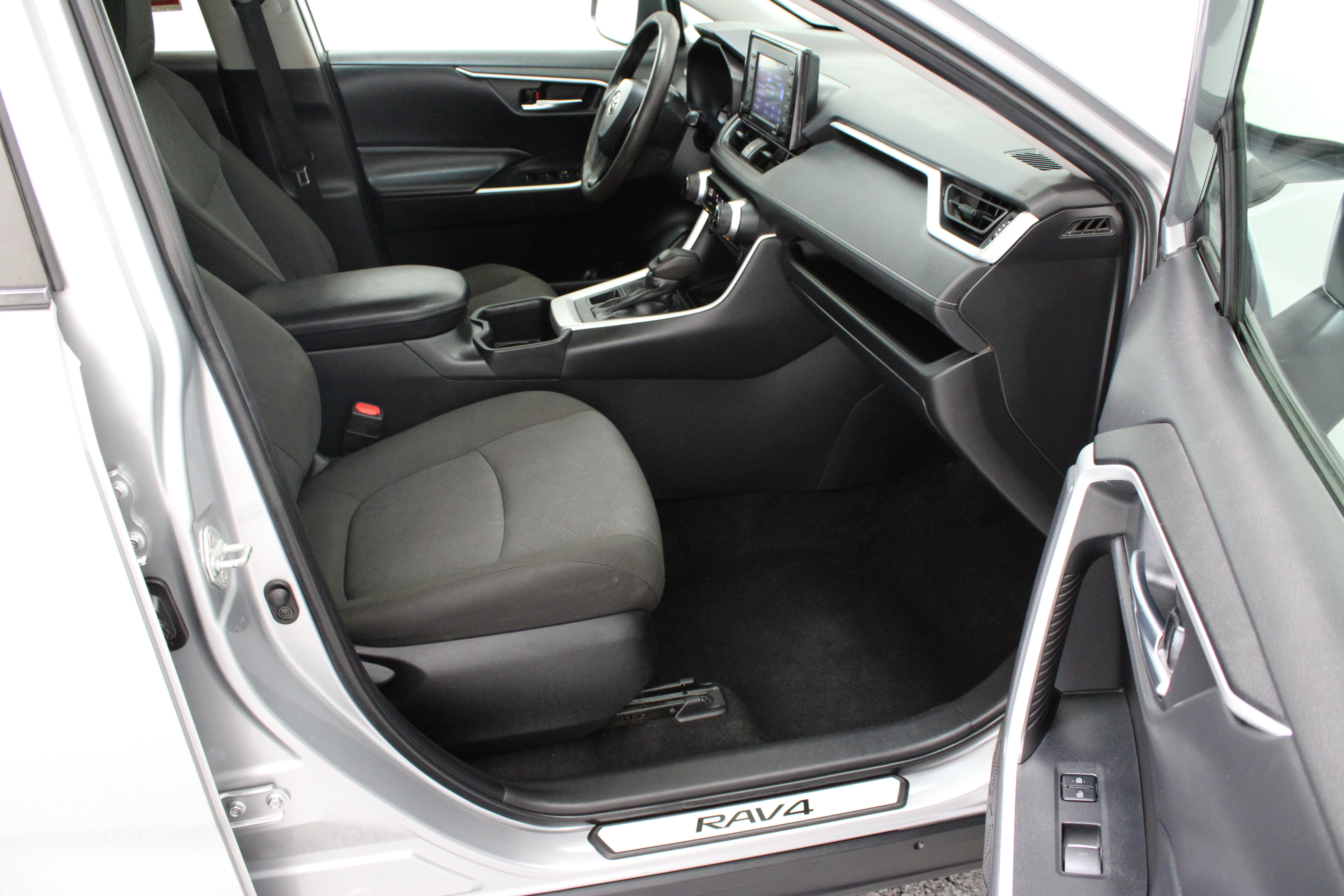 Used 2022 Toyota RAV4 XLE AWD/4WD image 35