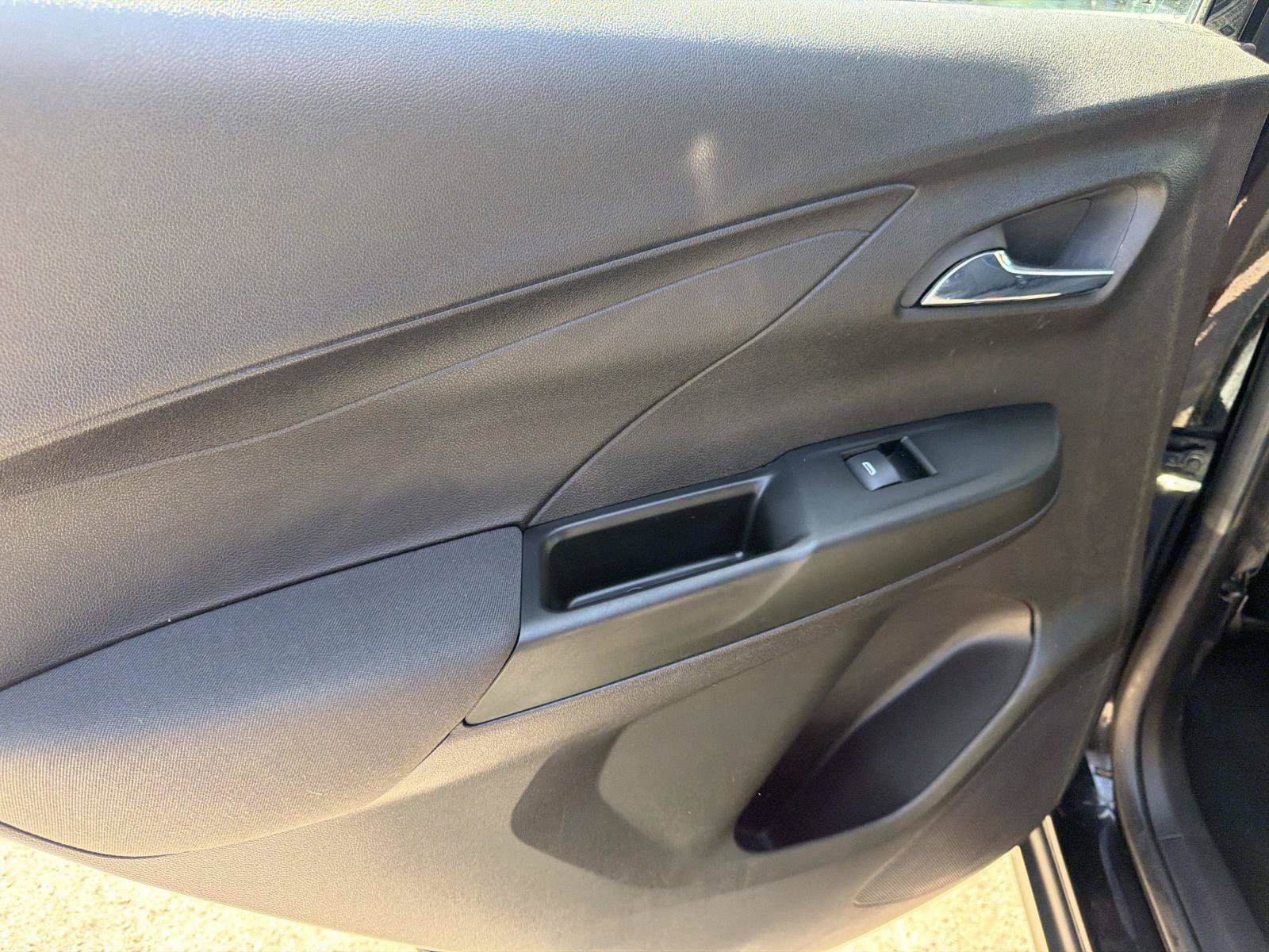 Used 2022 Chevrolet Bolt LT FWD image 9