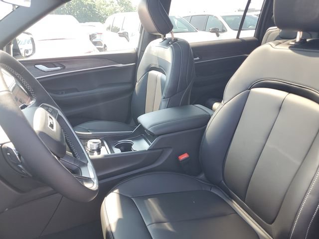 New 2026 Jeep Grand Cherokee L Limited w/ Limited Altitude Package AWD/4WD image 19