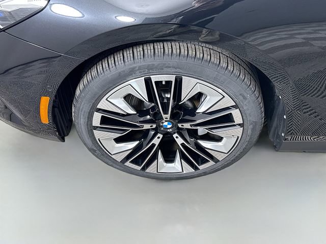 Used 2025 BMW 530i xDrive w/ Premium Package image 29