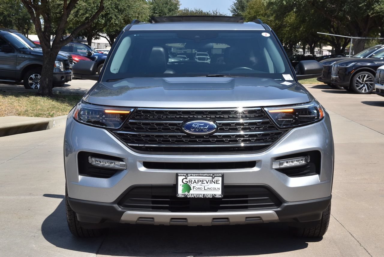 Used 2023 Ford Explorer XLT w/ Equipment Group 202A AWD/4WD image 3
