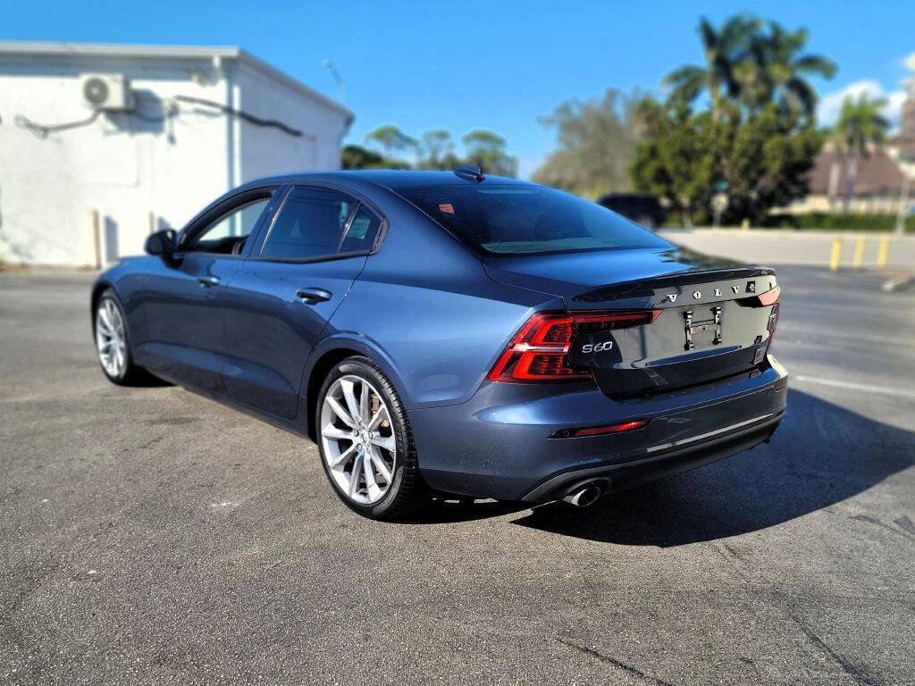 Used 2019 Volvo S60 T5 Momentum w/ Premium Package image 3