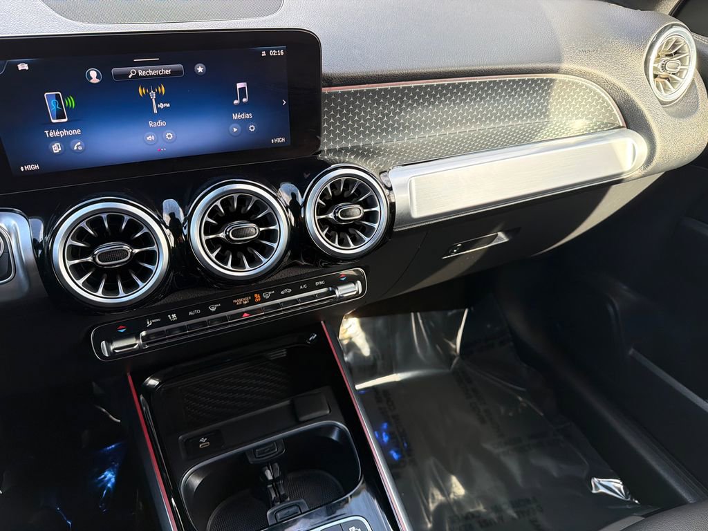 Used 2024 Mercedes-Benz GLB 250 4MATIC image 24