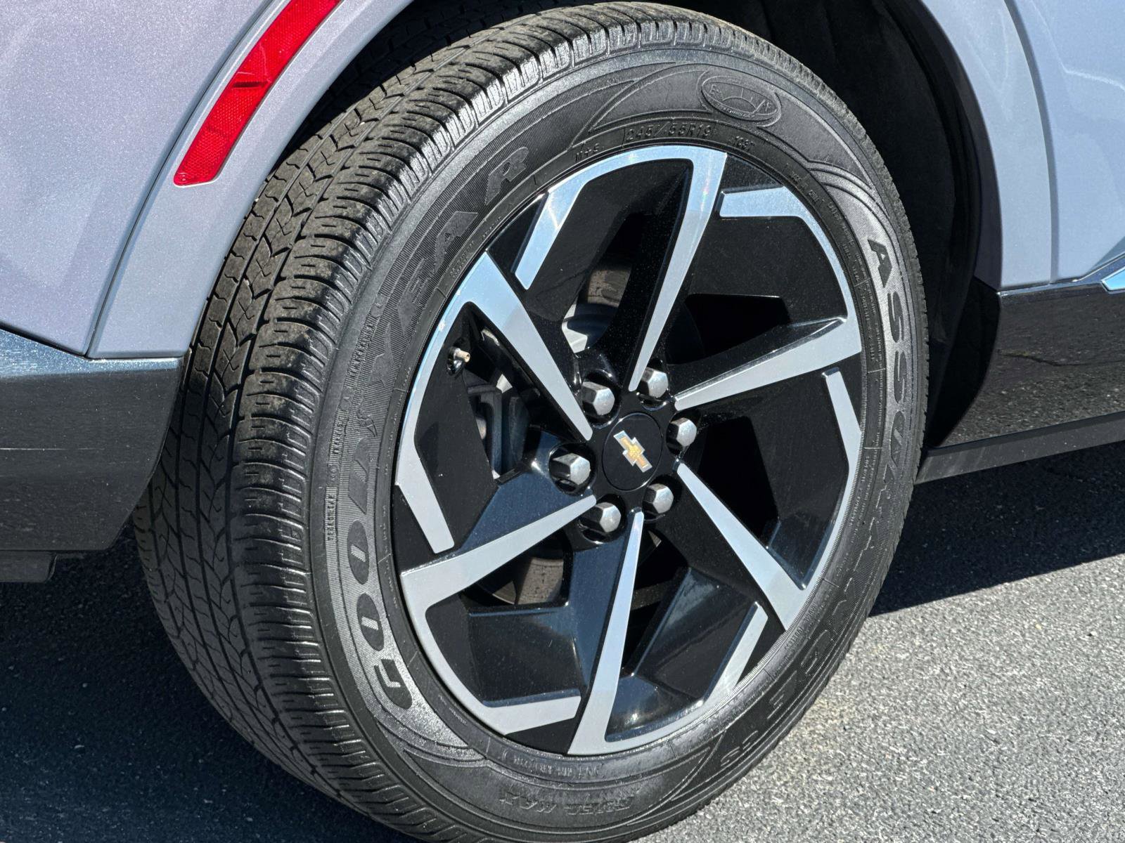 Certified 2025 Chevrolet Equinox EV LT w/ Convenience Package FWD image 29