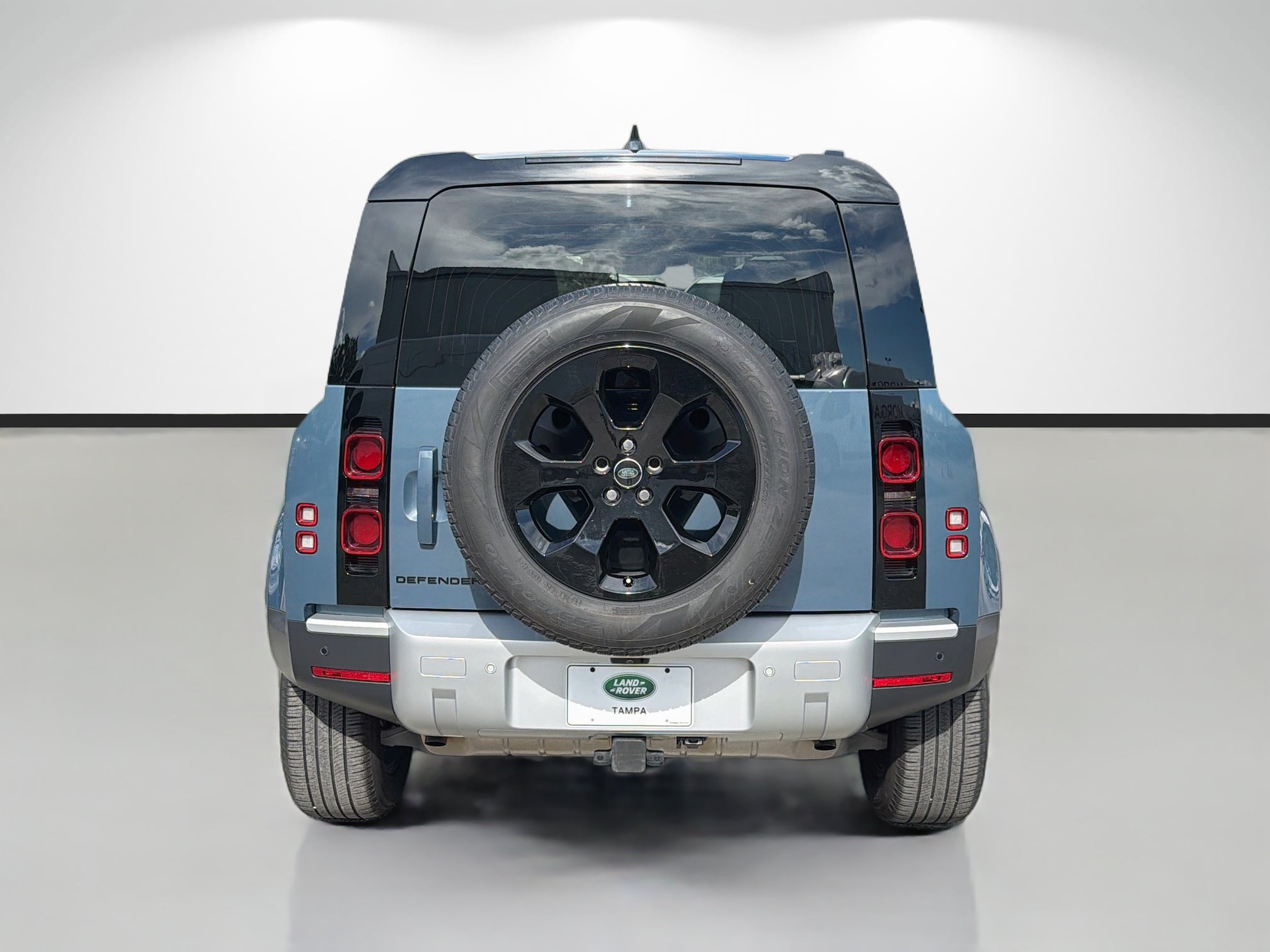 Used 2025 Land Rover Defender 110 S AWD/4WD image 4